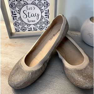 Bandolino B•Flexible Metallic Ballet Flats